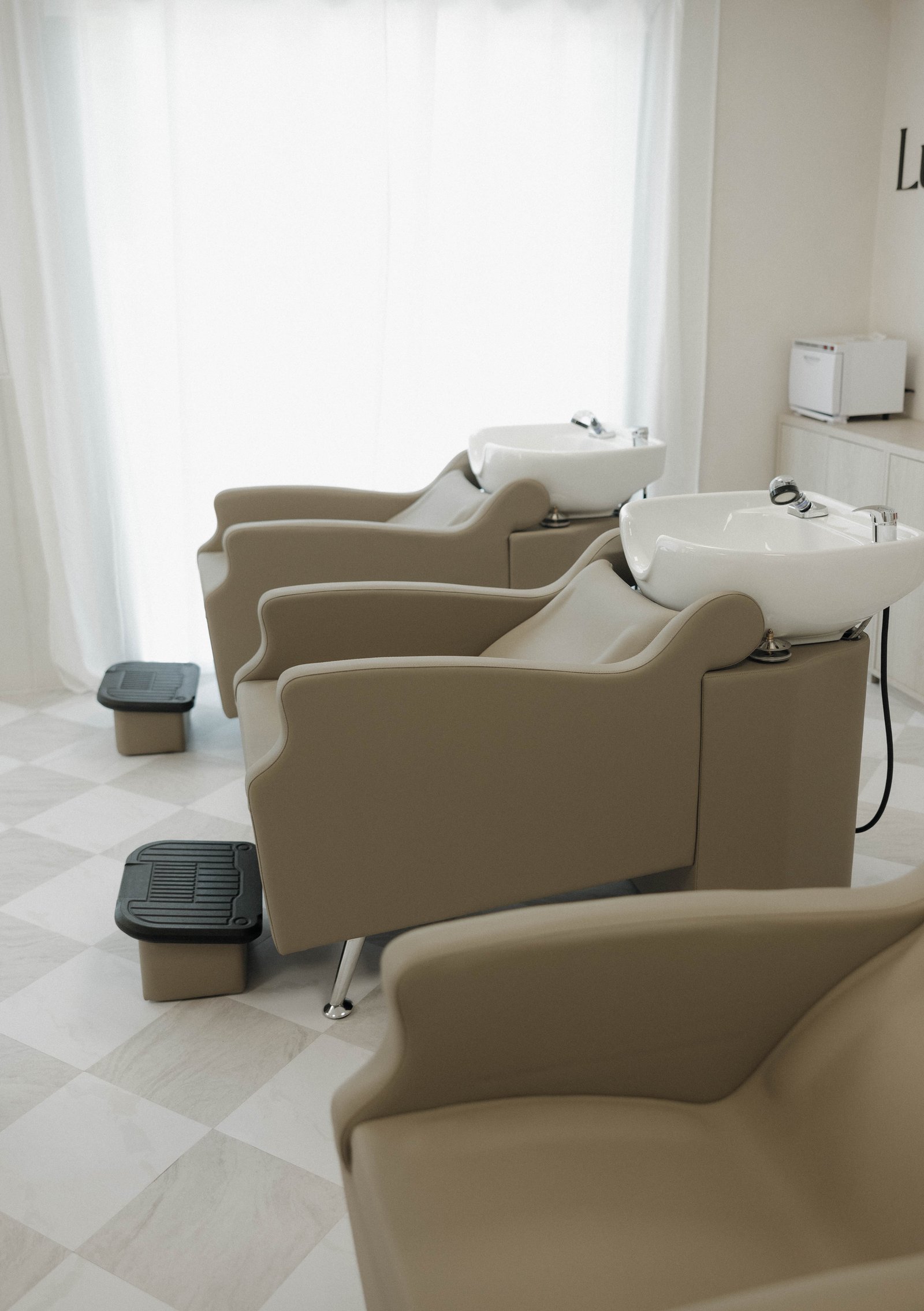 The shampoo lounge at Luxe & Mane Co